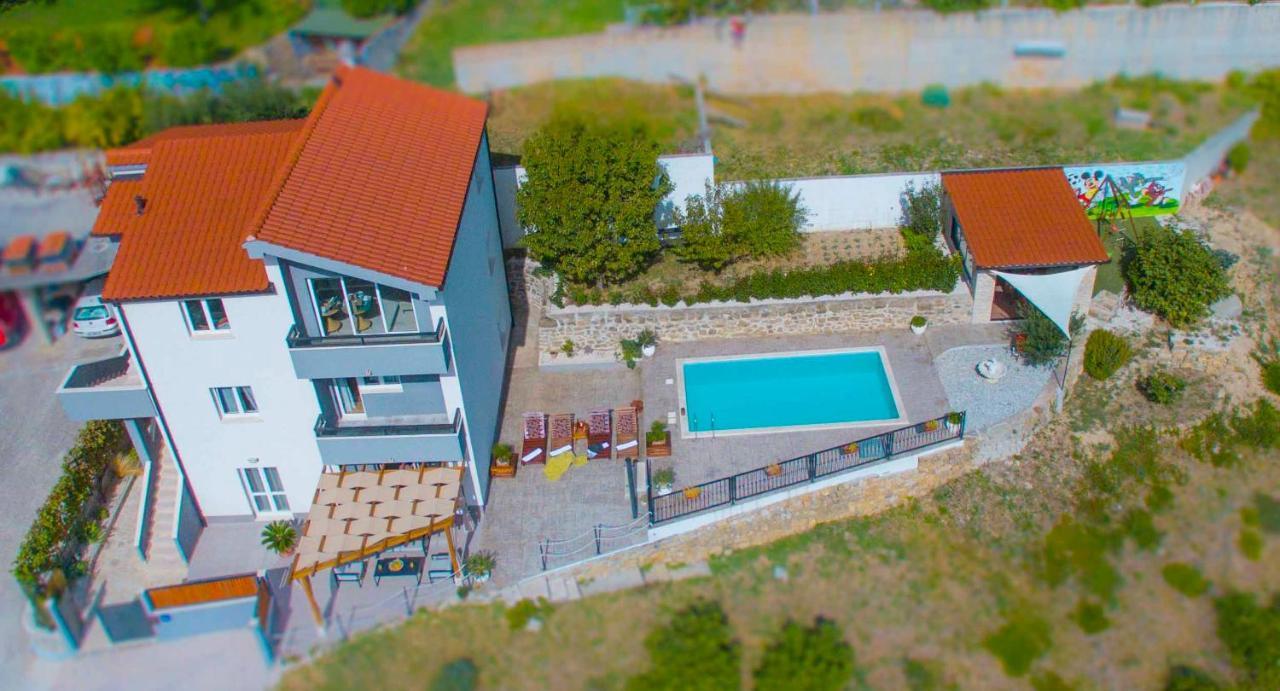 Hill Apartment With Private Pool Kucine Экстерьер фото