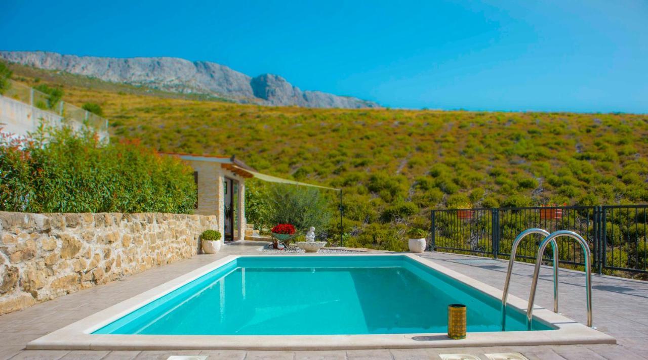 Hill Apartment With Private Pool Kucine Экстерьер фото