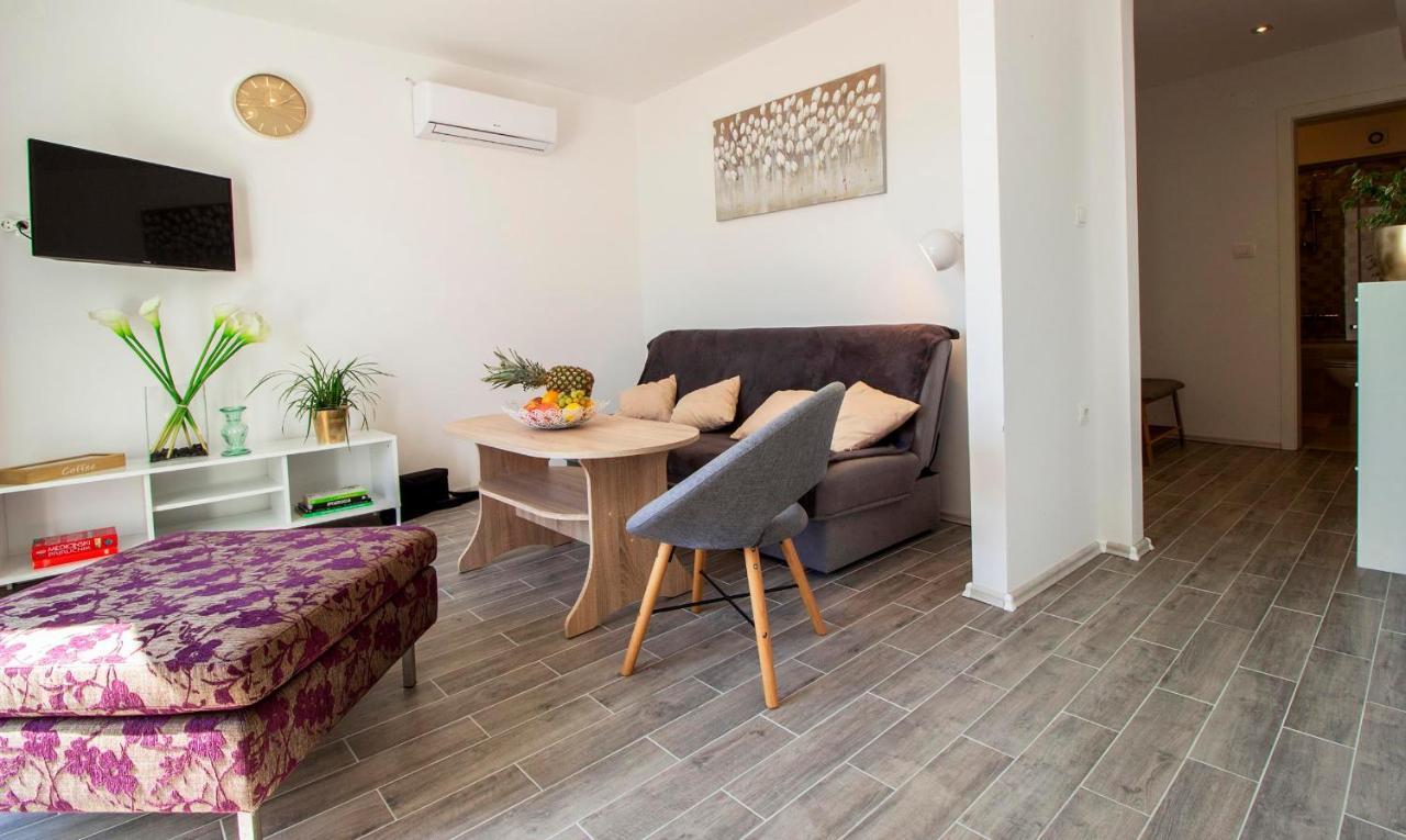 Hill Apartment With Private Pool Kucine Экстерьер фото