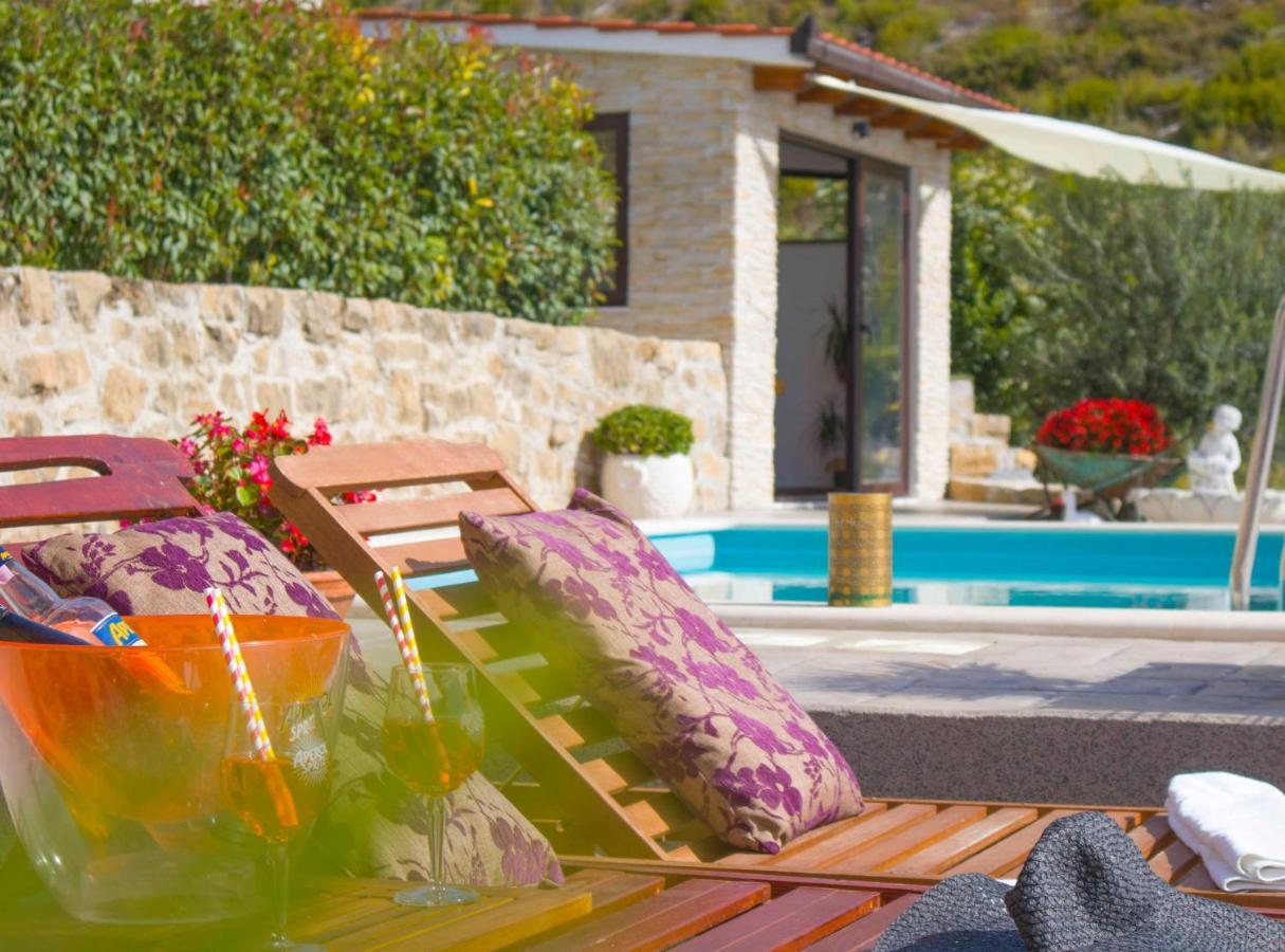 Hill Apartment With Private Pool Kucine Экстерьер фото