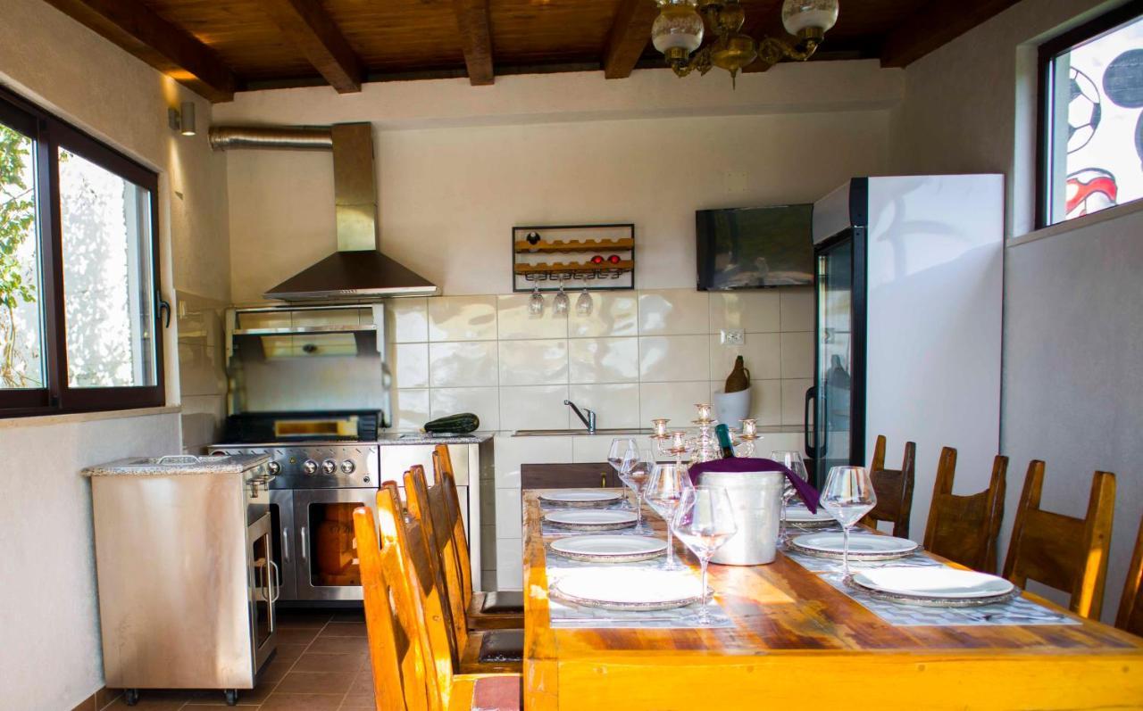 Hill Apartment With Private Pool Kucine Экстерьер фото