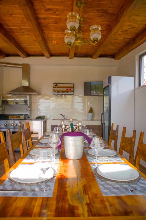 Hill Apartment With Private Pool Kucine Экстерьер фото