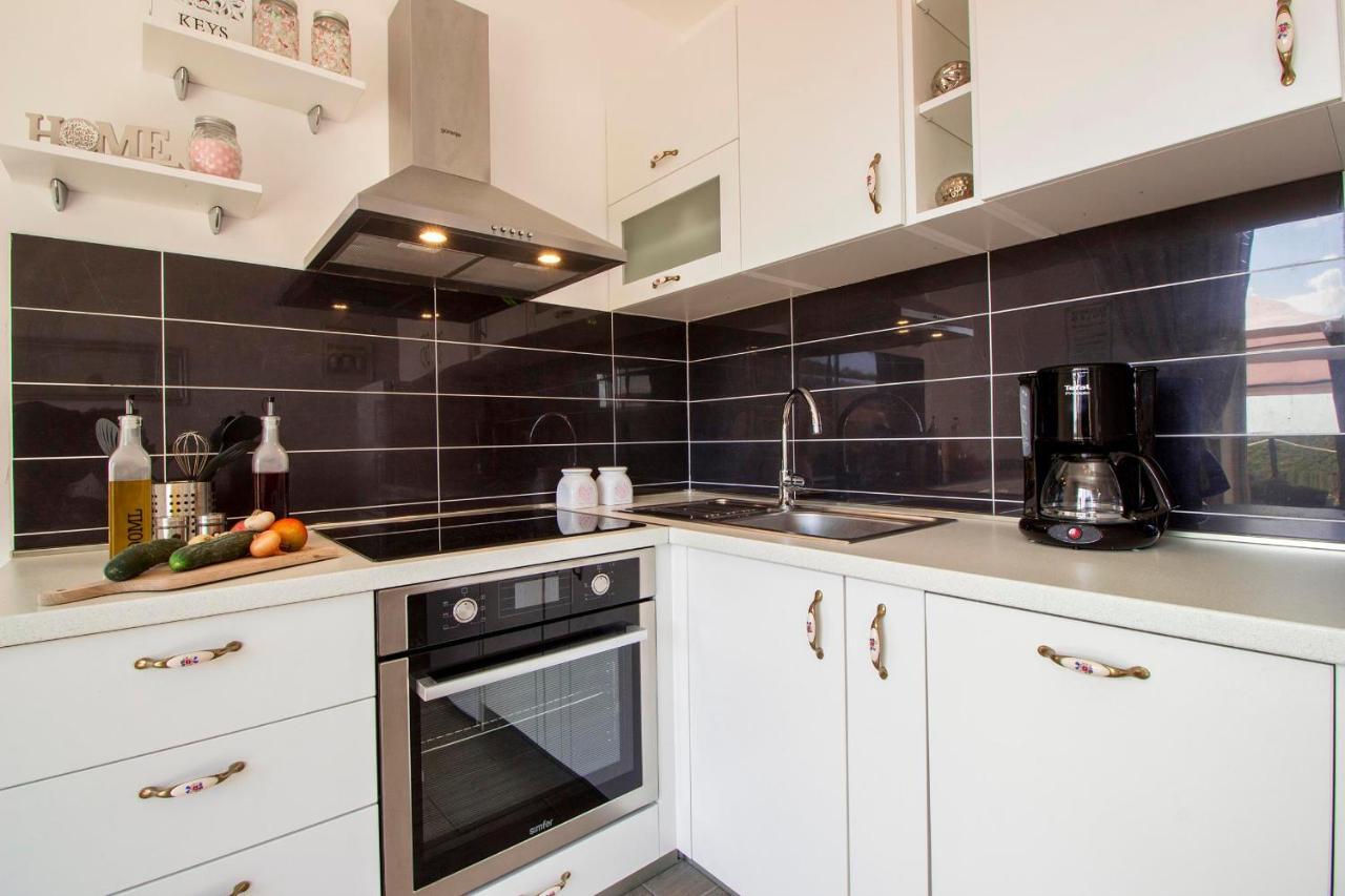 Hill Apartment With Private Pool Kucine Экстерьер фото